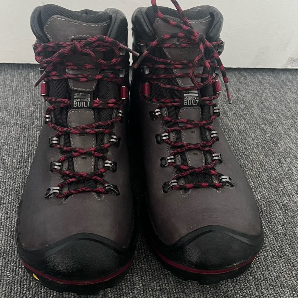 KEEN “Liberty Ridge” Women’s Gargoyle/Beet Red Waterproof Hiking Boots~~Size 10